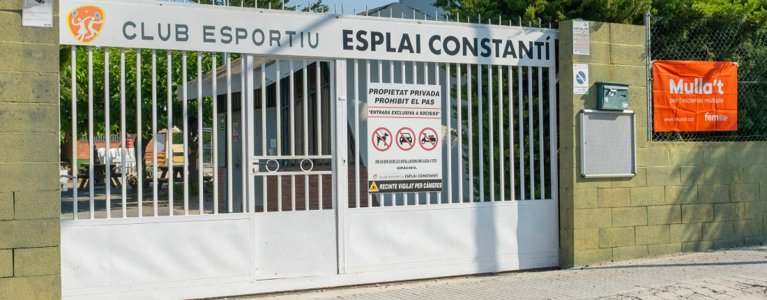 Una de las entradas del maravilloso club